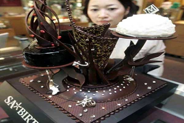 8. Masami Miyamoto’s Diamond Chocolate Cake – $850,000